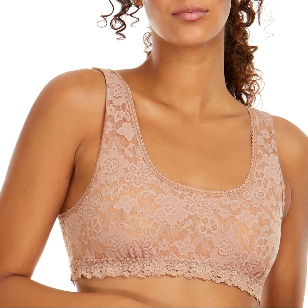 Hanky Panky Daily Lace Scoop Neck Bralette in Taupe.